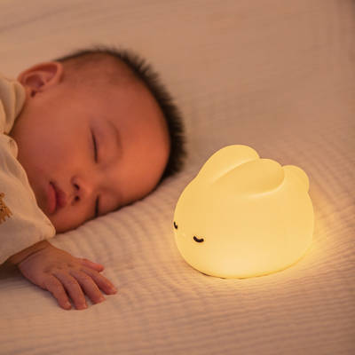子供のためのウサギの夜明かり ランプ 可愛いランプ 16色 タップ シリコン 子供の夜明かり 子供の夜明かり USB充電可能