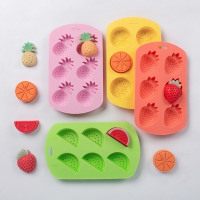 4 パック フルーツ形シリコンカビ パナナス レモン 水瓜 ストロベリー チョコレート 菓子 焼肉カビ 3D 夏のフルーツ アイスカビ DIY用 ジェリーファンドント 石けん ガムケーキ カップケーキ トッパー 飾り付け