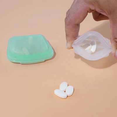 再利用可能な小型シリコン食品保存バッグ – BPAフリー、漏れ防止、食器洗い機対応、電子レンジ＆冷凍庫対応 – スナック、ベビーフード、旅行、そしてゼロウェイストキッチンでの使用に最適